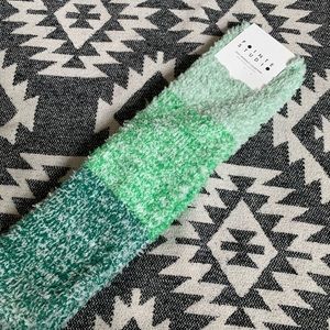 Aloe infused cozy socks 🧦 💚💙